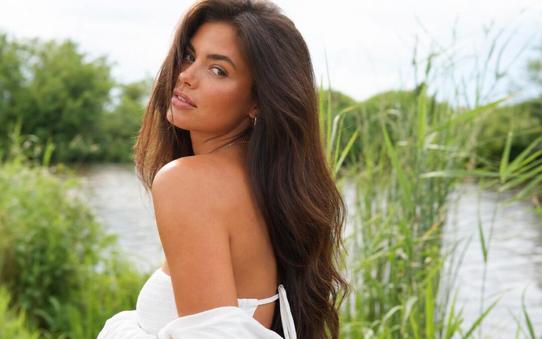 The Summer Hair Routine for Frizzy Hair That Actually Works in Humidity